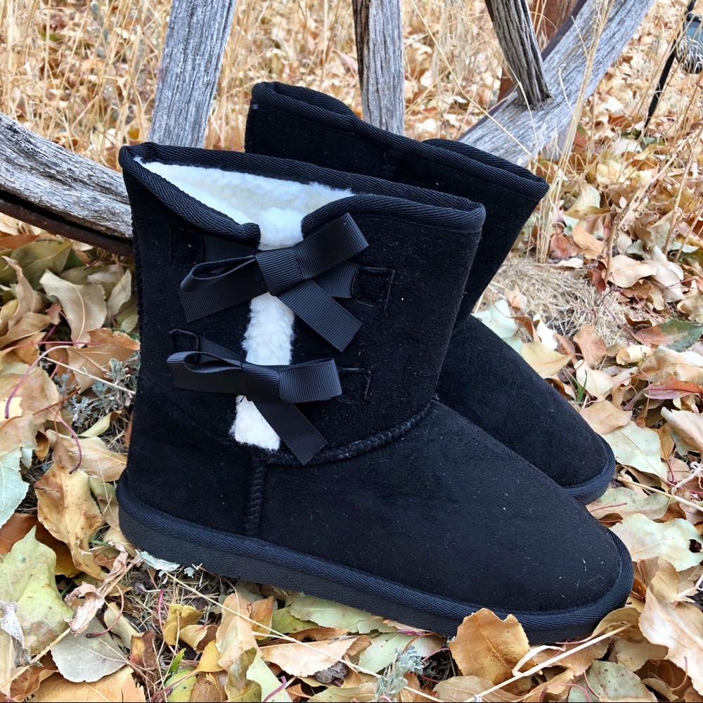 New! Black and White Sherpa Boot with Ribbon Bows - Picture 1 of 8